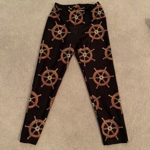 gold sheep ship wheel capri leggings